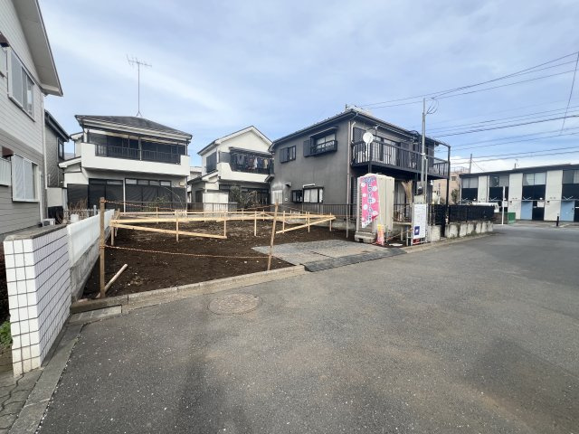 武蔵村山市大南3丁目　全1棟　新築戸建ての前面道路含む現地写真