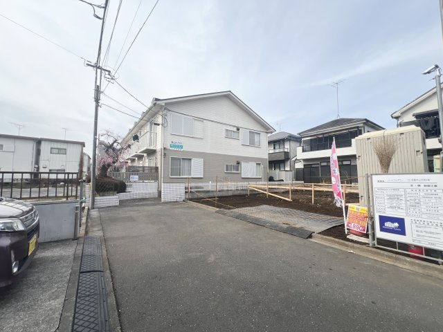 武蔵村山市大南3丁目　全1棟　新築戸建ての前面道路含む現地写真