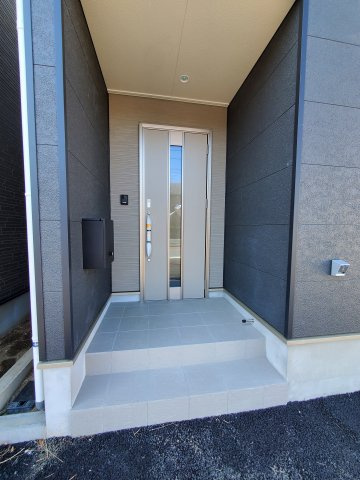 三郷市　早稲田6丁目　新築戸建　全4棟の玄関|毎日通る玄関はこちらです