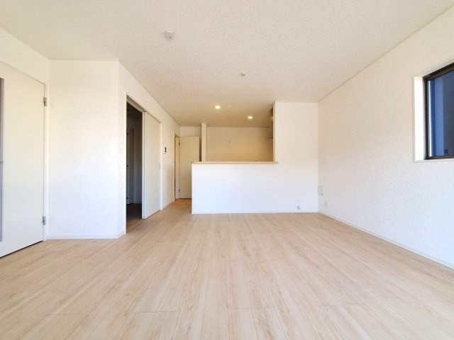 三郷市　早稲田6丁目　新築戸建　全4棟の居間・リビング|使いやすいリビングです