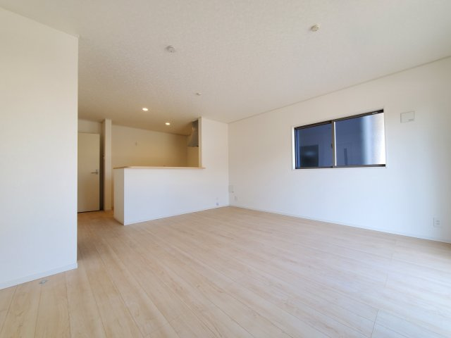 三郷市　早稲田6丁目　新築戸建　全4棟の居間・リビング|ゆったりとしたリビングです
