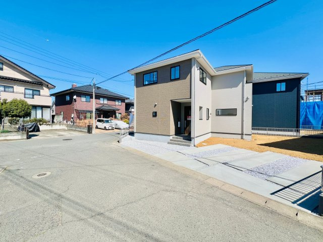 伊勢崎市今泉町の前面道路含む現地写真|閑静な住宅街で駐車も焦らずに◎