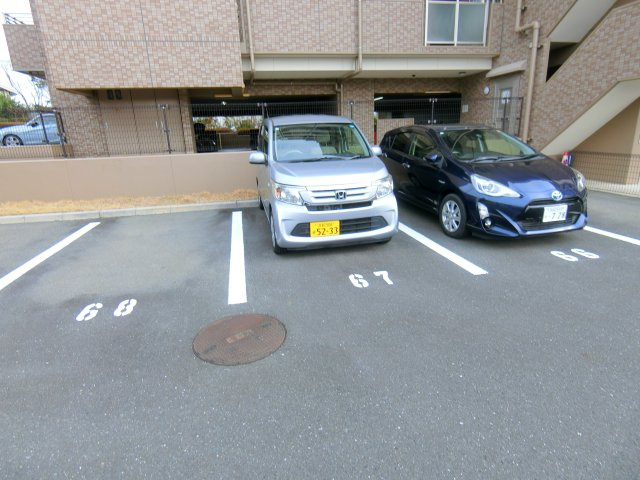 サーパス佐鳴湖の駐車場