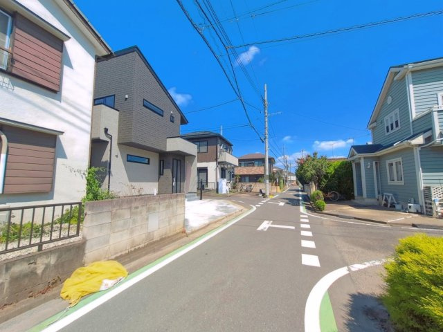 ふじみ野市桜ケ丘３丁目の新築一戸建の前面道路含む現地写真