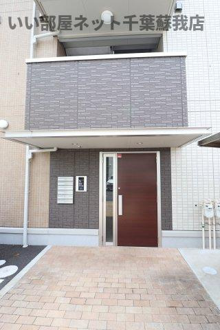 D-roomちはら台Cのエントランス|ゆとりのあるエントランスです