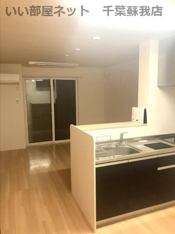 D-roomちはら台Cの居間・リビング|こちらのリビングで趣味の時間をお楽しみください