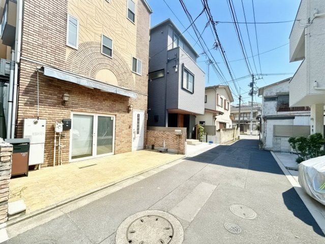 品川区荏原6丁目　中古戸建の前面道路含む現地写真|2026.03.13撮影

現地ご見学希望・資料請求などお気軽にお問い合わせ下さい！
03-5990-5201