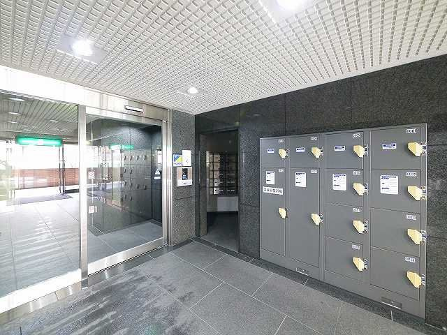 OMマンション東生駒のエントランス