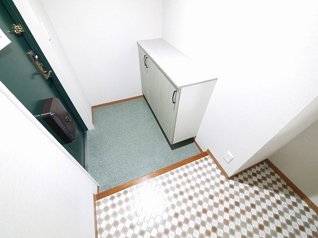OMマンション東生駒の玄関