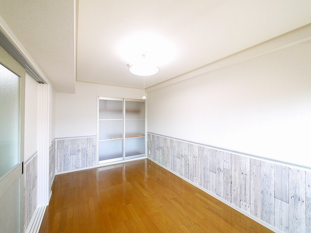 OMマンション東生駒の洋室