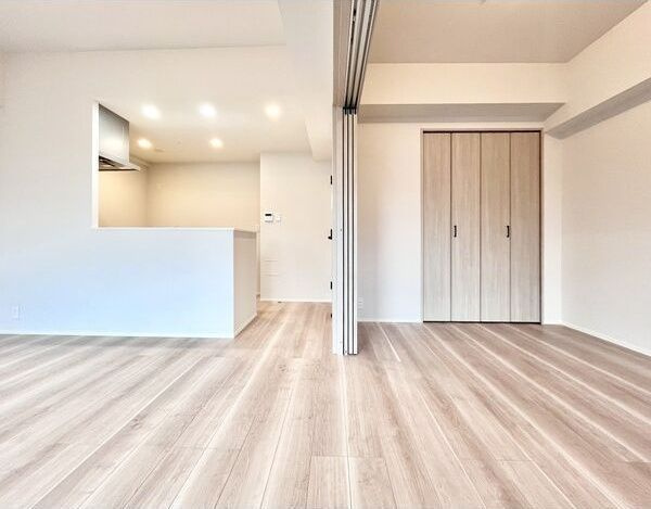 S-RESIDENCE大曽根bresaの居間・リビング