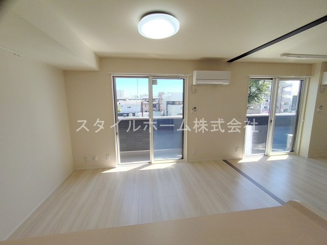 D-Square八町通の居間・リビング