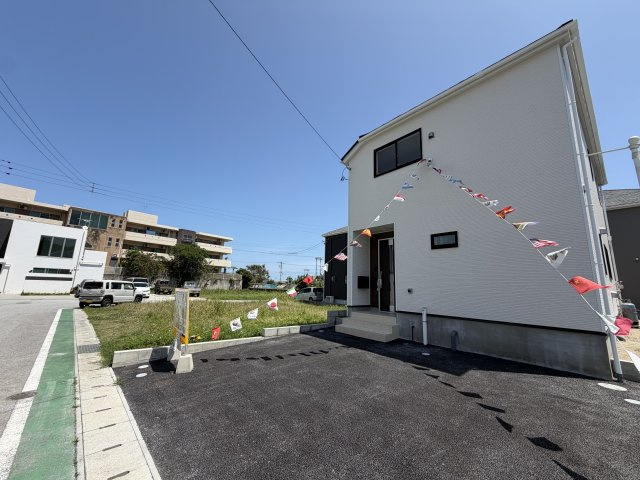 うるま市与那城屋慶名　第6（全4棟）4号棟の外観|4号棟　並列駐車2台完備♪EV車充電設備付き♪