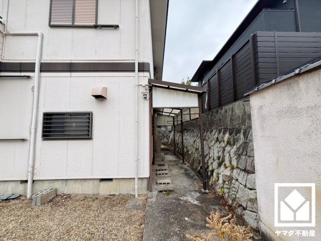 西宮市鷲林寺南町の周辺|緑に囲まれた閑静な邸宅街なので、穏やかな環境で四季折々の自然を感じながらお過ごしいただけます。「剣谷登山口」まで徒歩3分でハイキングなども楽しめる立地です。