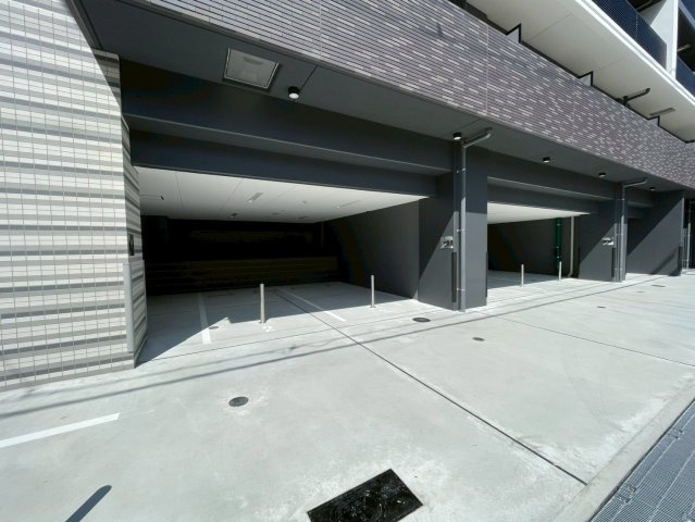 Louis Residence弁天町の駐車場