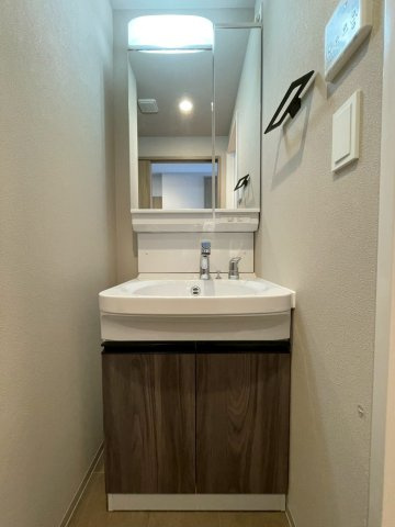 Louis Residence弁天町の洗面所