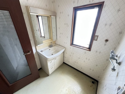 【独立洗面台】 | 泉大津市千原町2丁目戸建 | 1階洗面所