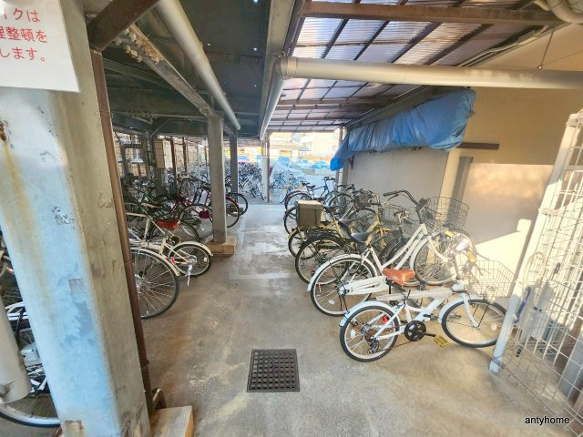 マンションセレーネの駐車場