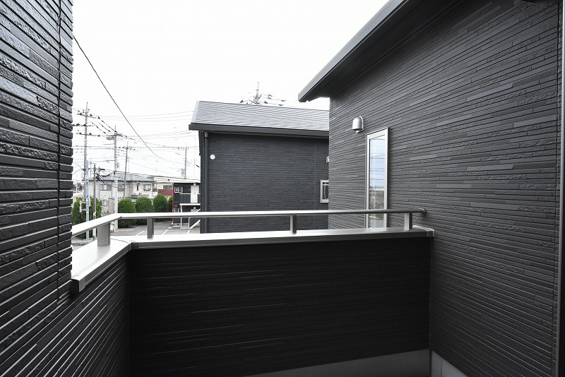 行田市深水町　分譲住宅　全４棟のバルコニー