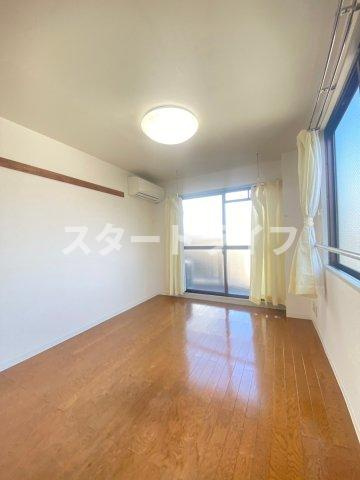 大阪市東淀川区淡路１丁目の賃貸マンションの居間・リビング