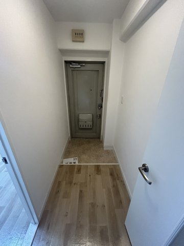 日誠マンションの玄関