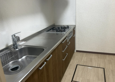 【ダイニング】 | エステヴィラ７号棟 | ダイニングは、食事や家族の団らんスペースとしてだけではなく、ほかの用途としても使用することができます。ダイニングテーブルを置き、食事のためのスペースを作ることでリビングとの差別化を図ることができます。