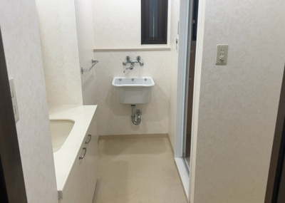 【脱衣所】 | エステヴィラ７号棟 | 洗面脱衣所は「体を綺麗に整える場所」という目的と役割を持っています。そして便利で使い勝手のいい「体を綺麗に整える場所」にするためには、配置や動線、照明や収納計画をしっかりと検討しておく必要があります。