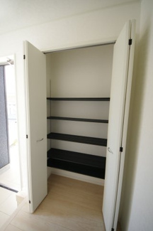 【収納】 | 【仲介手数料無料！！】府中市小柳町1丁目　新築戸建て（全2棟）1号棟　5390万円 | 玄関収納