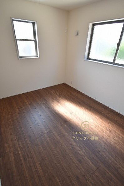 リーブルガーデン  日立市東大沼町　第1　2の洋室|フローリングなので重い家具も置けます。好きなものを集めてお気に入りの空間を作るのも楽しみですね。
