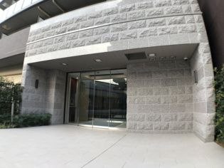 LaDouceur西宮北口のエントランス