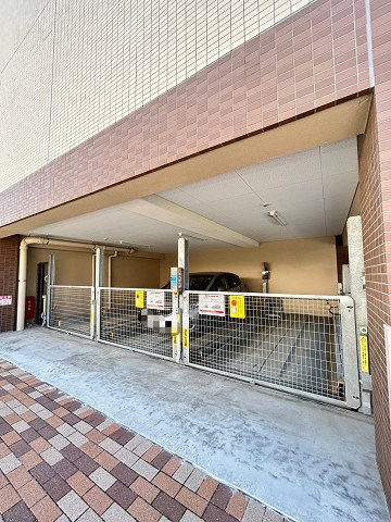 ホープ西宮の駐車場