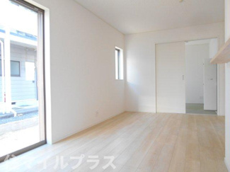 【居間・リビング】 | 郡山市並木5丁目新築一戸建て6棟 | ゆったり過ごせるリビングです
