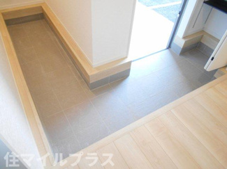 【玄関】 | 郡山市並木5丁目新築一戸建て6棟 | 明るい玄関です