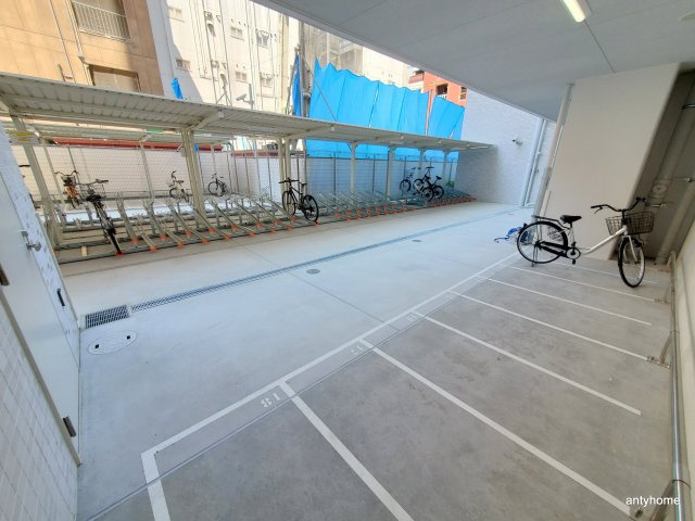 スプランディッド十三本町 仲介手数料無料の駐車場