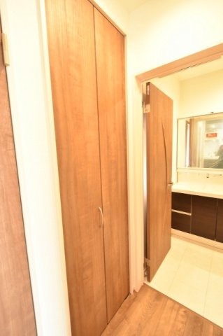 行田市深水町　分譲住宅　全４棟の収納|1階廊下の収納スペース