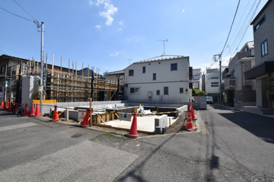 【外観】 | 本町６丁目～「東高円寺」駅８分・北西角地につき陽当たり・通風良好～