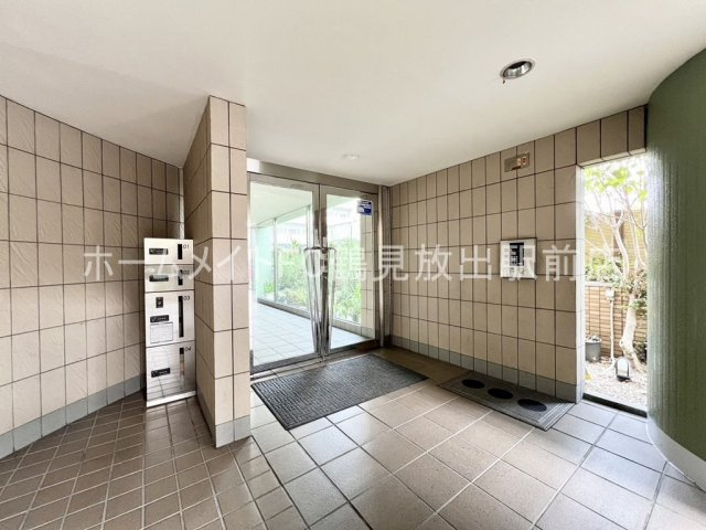 東大阪市高井田の賃貸マンションのエントランス