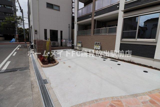 大阪市城東区諏訪４丁目のハイツの駐車場