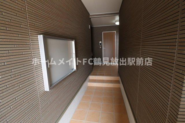 大阪市城東区諏訪４丁目のハイツのロビー