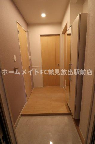 大阪市城東区諏訪４丁目のハイツの玄関