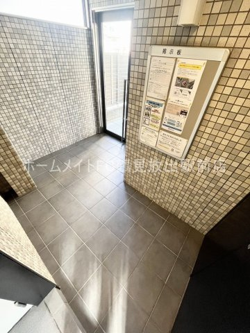 大阪市鶴見区今津北４丁目の賃貸マンションのエントランス