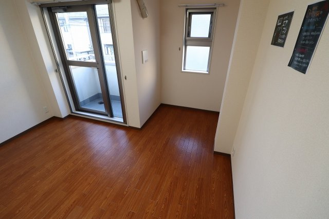 大阪市鶴見区今津北４丁目の賃貸マンションの洋室