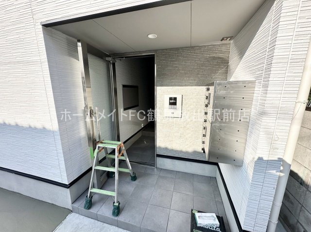 東大阪市西堤１丁目のアパートのエントランス