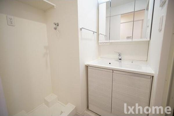 LaDouceur南茨木の洗面所|明るい洗面所です