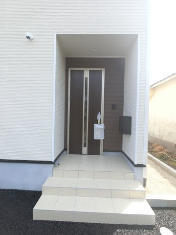 小城市三日月町久米第10　1号棟の玄関|きれいな玄関です