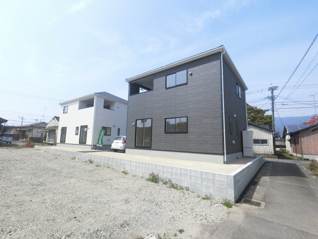 小城市三日月町久米第10　1号棟の前面道路含む現地写真|前面道路含む現地写真です