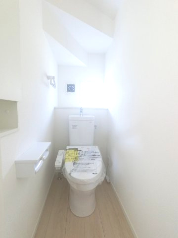 小城市三日月町久米第10　1号棟のトイレ|ウォシュレット機能付き、快適なトイレです♪
