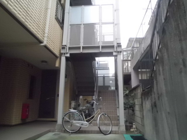 プライムコート綱島のロビー|建物入口　駐輪スペース