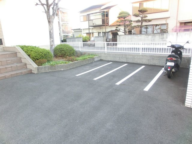 コーポ南野の駐車場