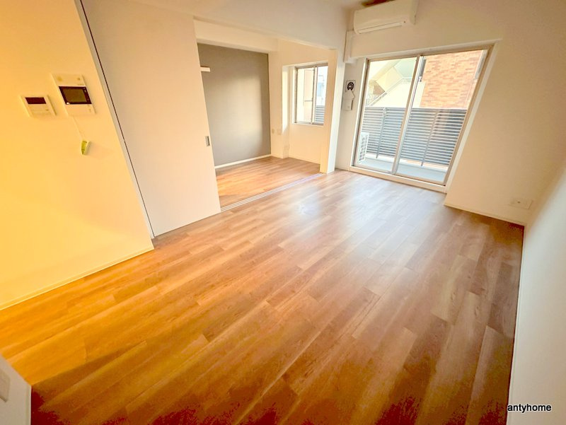 アーバネックス本町　仲介手数料無料の居間・リビング